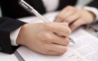 AI诈骗新陷阱：眼见不为实，声音能造假，你的钱包还安全吗？