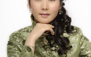 何赛飞被AI“坑”惨了！四千条假广告满天飞，她一句话让骗子慌了
